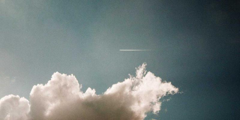 企业工装定制新趋势：制服供应如何赋能团队建设与品牌形象