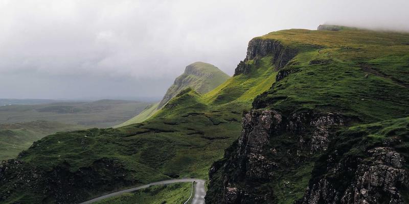 制服供应中的色彩心理学：如何通过工作服定制提升团队凝聚力